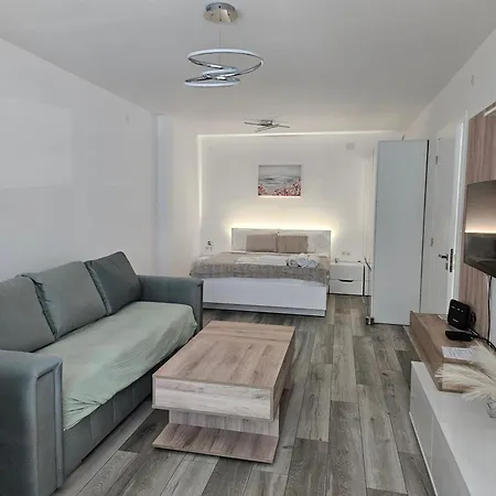 Ann's Апартамент *